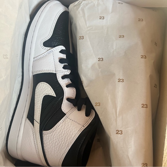 NIB Nike Women's Air Jordan 1 Mid SE Homage Split Black White Sz 9.5 - Picture 6 of 8